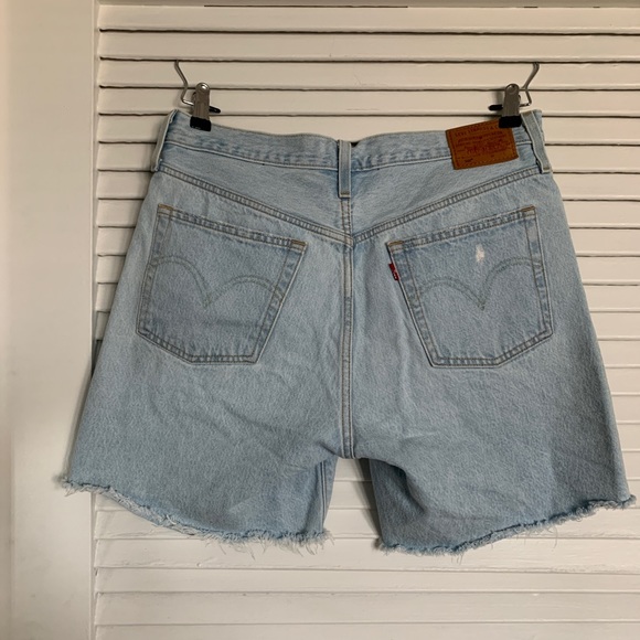 Levi’s 501 Original Mid Thigh Distressed Light Wash Shorts - Picture 2 of 8